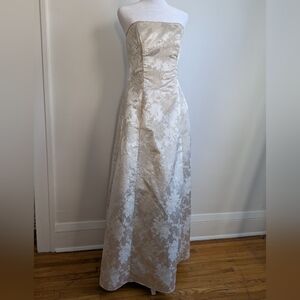 Vintage Y2K Romantic Ivory Jacquard Strapless Ball Gown Rhinestone Detail 8